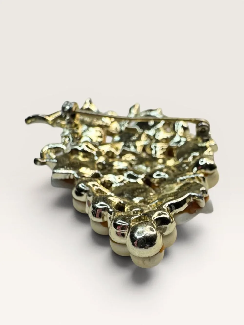 Charel 1950s Faux Pearl & Mother of Pearl Lucite Grape Brooch Gold Tone Vintage